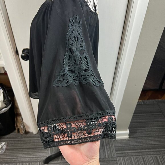 VaVa by Joy Han black off shoulder crochet trim blouse.  Size XS - Picture 5 of 9